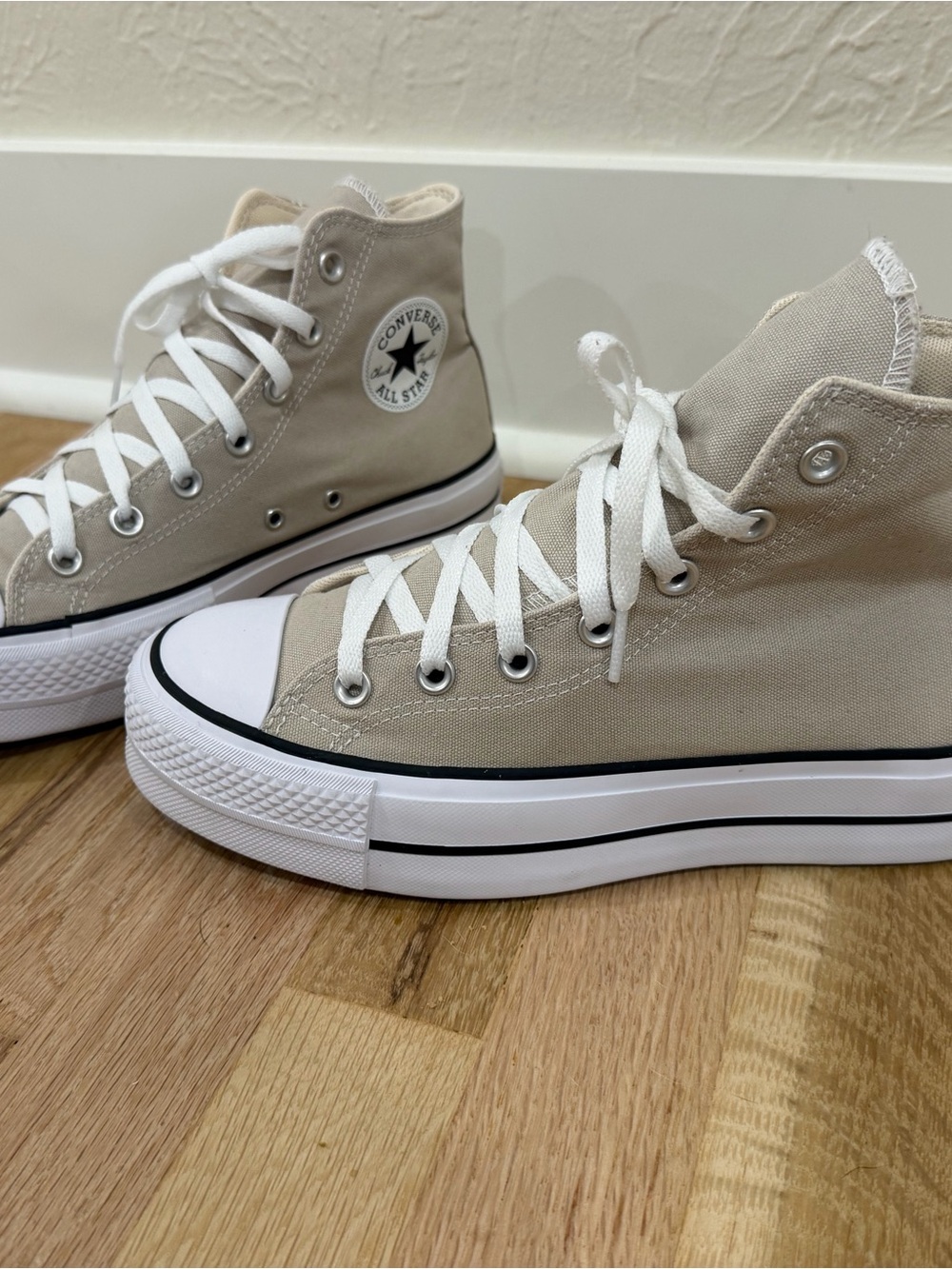 Converse Women’s High Top Sneakers - Beige & White Size 8.5